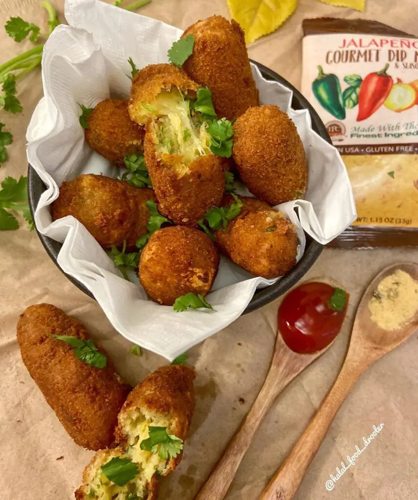 Cheesy Potatoe Rolls as Thanksgiving Appetizer